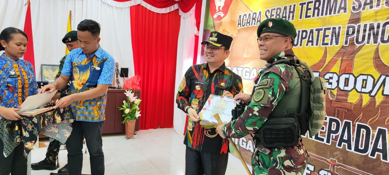 Batalyon Infanteri Raider 323/Buaya Putih gantikan  Satgas 300 siliwangi tugas keamanan di Puncak